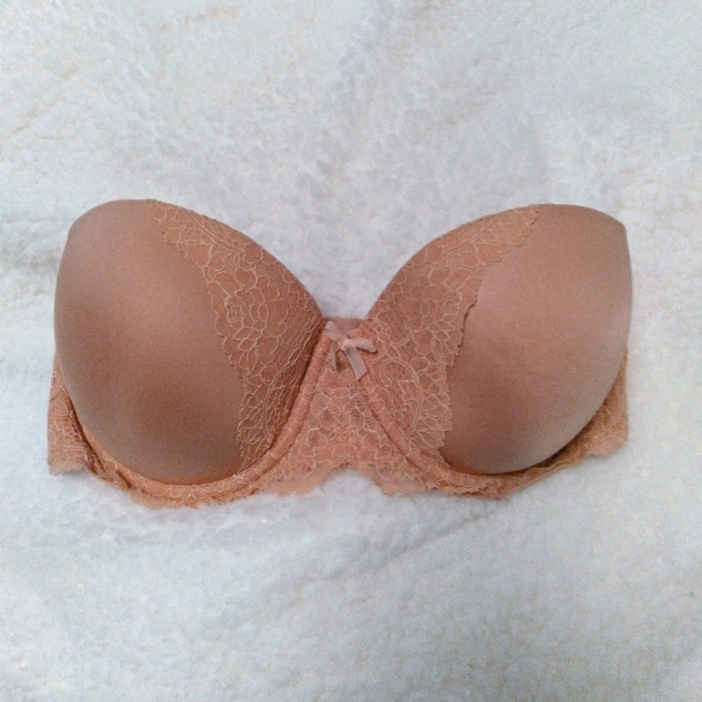 VICTORIA SECRET Padded Nude/Tan Strapless Bra 36D.